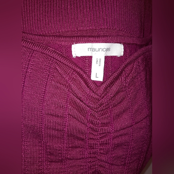 Maurices Sweetheart neckline fuschia Sweater size large excellent used condition - Picture 2 of 8
